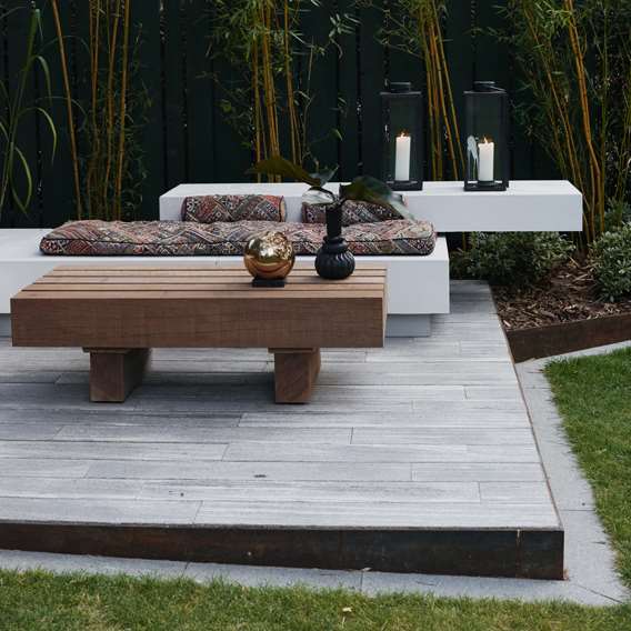 Granit plank brugt på terrasse med lounge