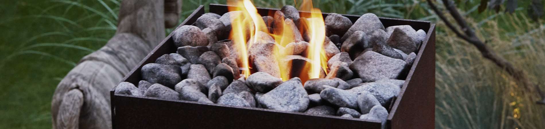 Olymp Fireplace gasbål søjle i cortenstaal.jpg